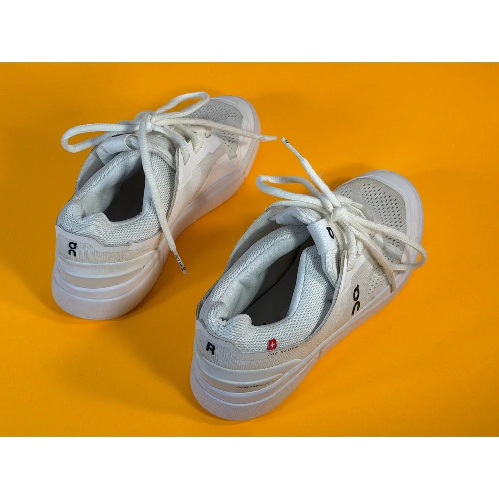 On Cloud THE ROGER Clubhouse White Silver Sneakers Womens Size 6 3WD11480482
